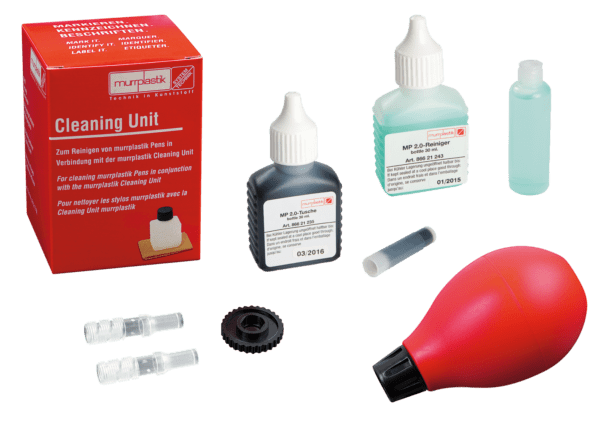 Тушь и средство для очистки с принадлежностями